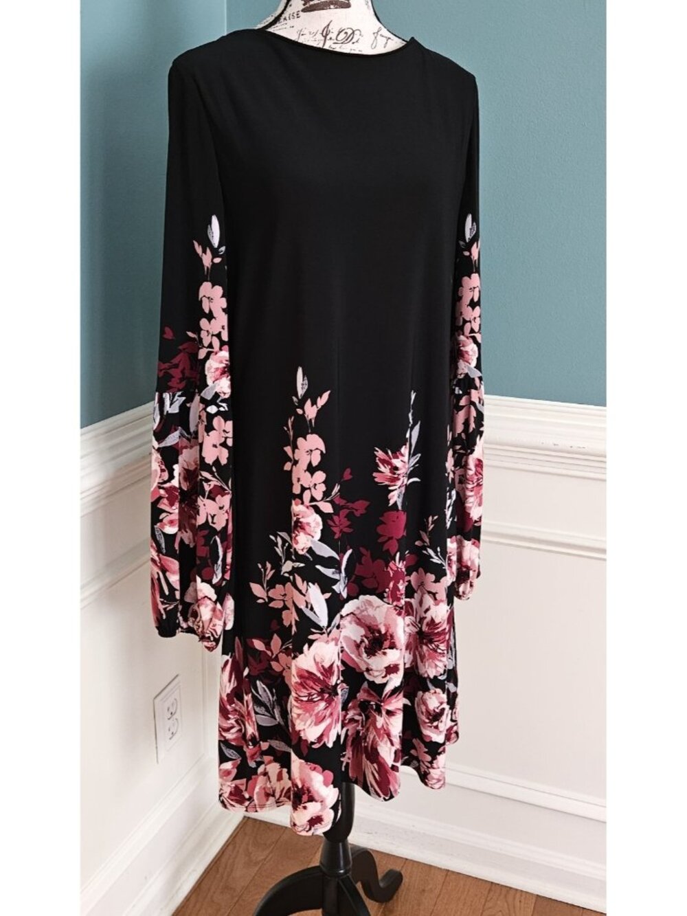 White House Black Market XL Black Rose Floral Sheath Dress